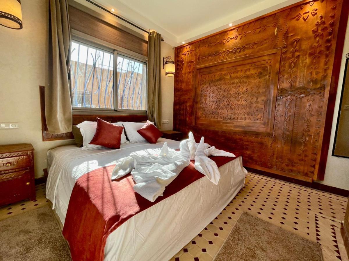 Hotel Apartments Lexpert " Riad The Family" Merzouga Bagian luar foto