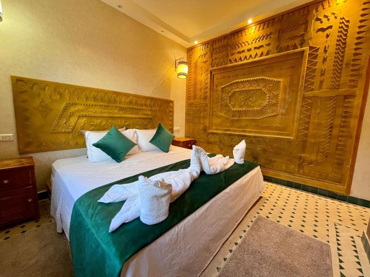 Hotel Apartments Lexpert " Riad The Family" Merzouga Bagian luar foto