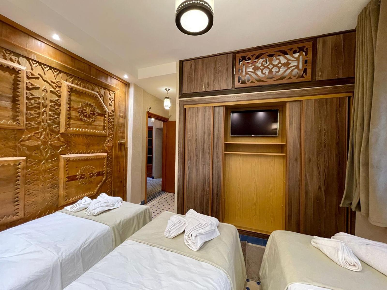 Hotel Apartments Lexpert " Riad The Family" Merzouga Bagian luar foto